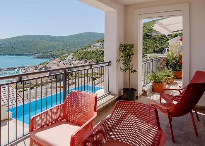 Lustica Bay