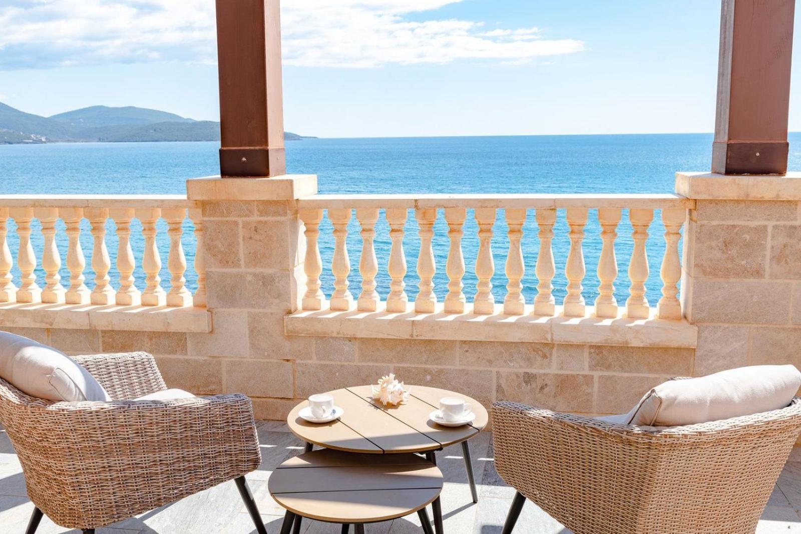 Lustica Bay Апартаменты