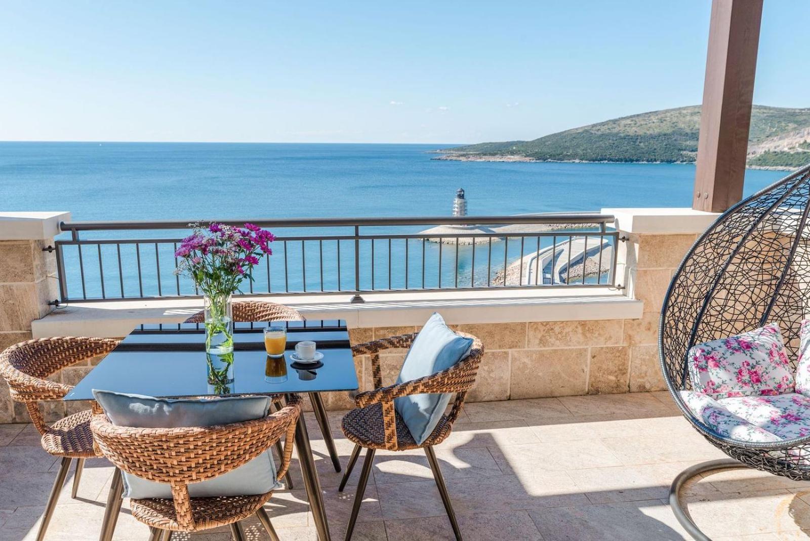 Lustica Bay