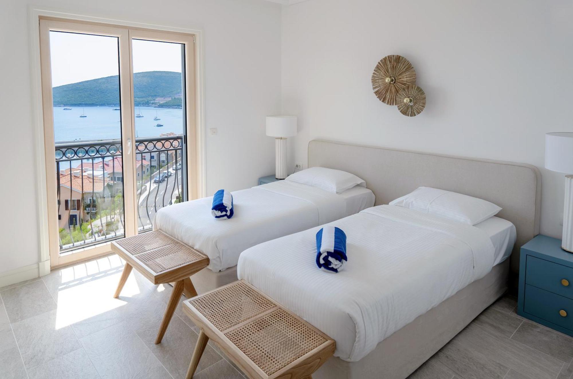 Lustica Bay
